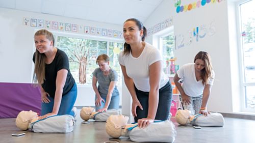 Laerdal Little Junior QCPR -elvytysnukke  - 4088
